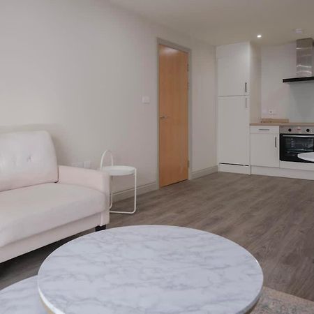 Charming 1-Bedroom Apartment In Leeds City Centre Perfect For Couples Or Solo Travelers Exterior photo