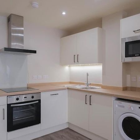Charming 1-Bedroom Apartment In Leeds City Centre Perfect For Couples Or Solo Travelers Exterior photo