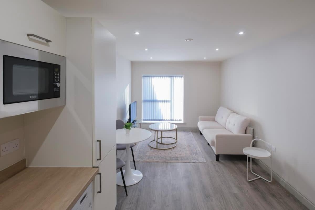 Charming 1-Bedroom Apartment In Leeds City Centre Perfect For Couples Or Solo Travelers Exterior photo
